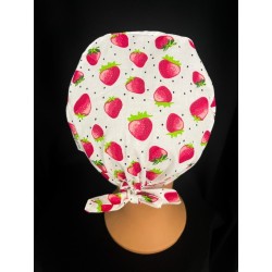 Calot médical bloc opératoire en coton – Motif Fraises | Le Monde du Calot